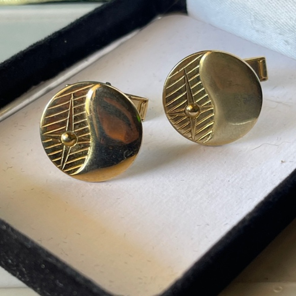 Vintage Gold-toned Yin Yang Cufflinks